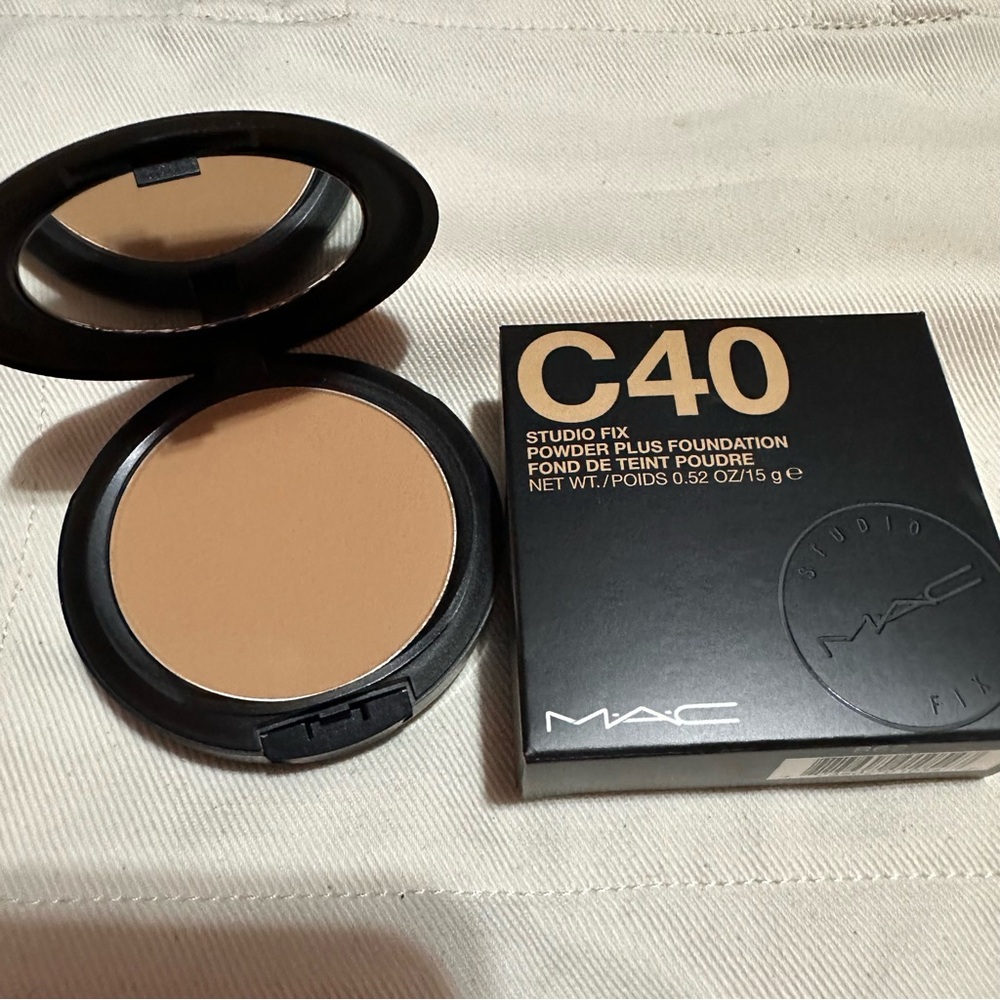 MAC Cosmetics Studio Fix powder plus foundation C40 - DISCONTINUED FORMULA